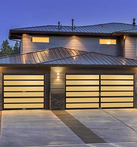 Horizon - Long glass panels give this door a distinct look. 